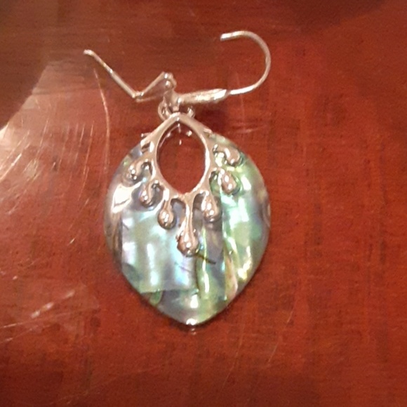 NWT- Green & Silver Earrings - Picture 2 of 3